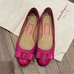 Salvatore Ferragamo Fuchsia Pink flats size 7